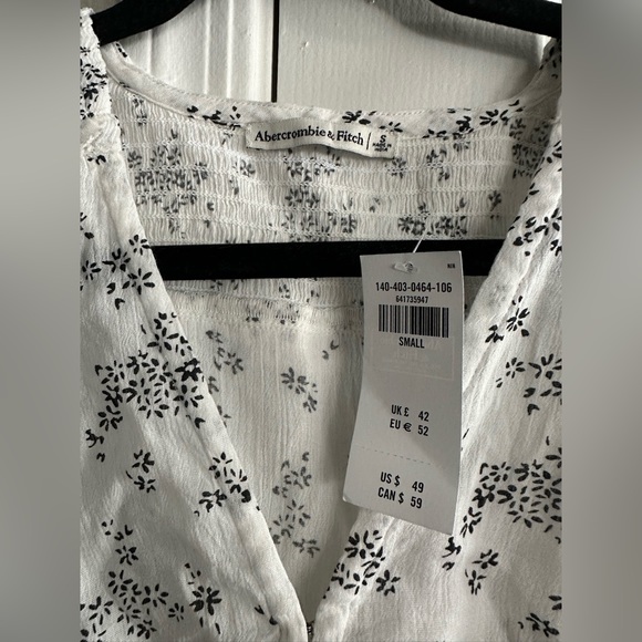 🆕Abercrombie + Fitch Smocked Floral Peasant Blouse Shirt | size: S | White/Blue - Picture 5 of 5